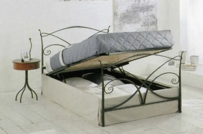 Modello letto a una piazza e mezzo in ferro battuto