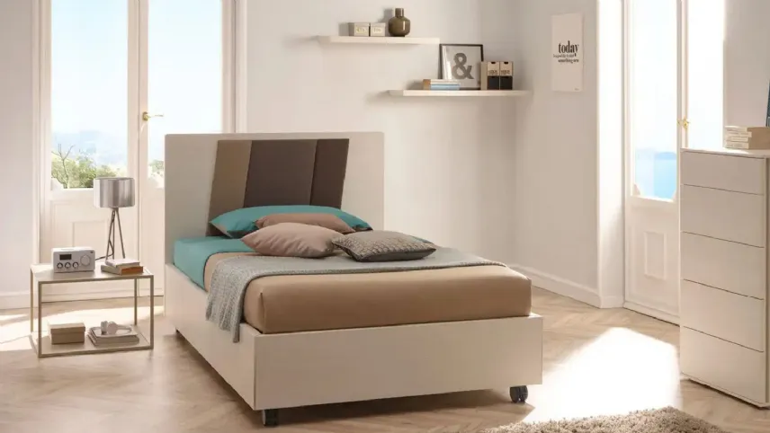 Letto con testata Plane Ray di Moretti Compact